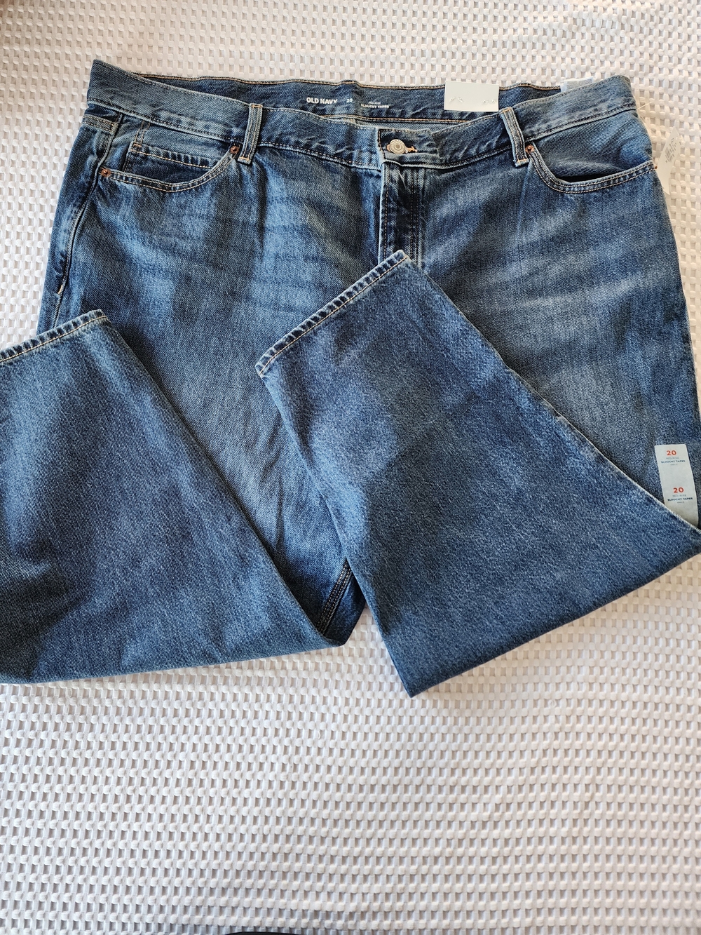 Old Navy Women's  Classic Fit Mid-Rise Blue  Denim Jeans. Size 20. NWT.